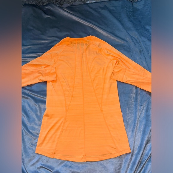 No Flaws! Athleta Pacifica Long Sleeve Dry Fit Size M - Picture 5 of 6